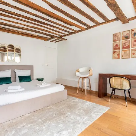 Appartamento Typical Flat In The Old Parigi
