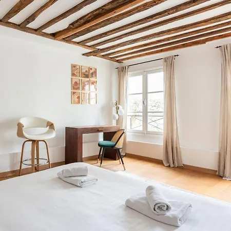 Typical Flat In The Old * Parigi